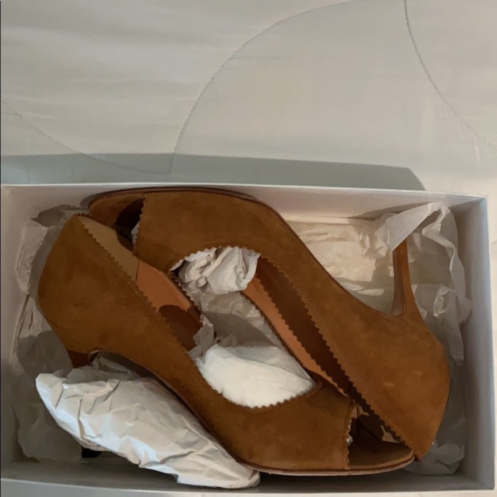 manolo blahnik prisca camel swade peep toe pump